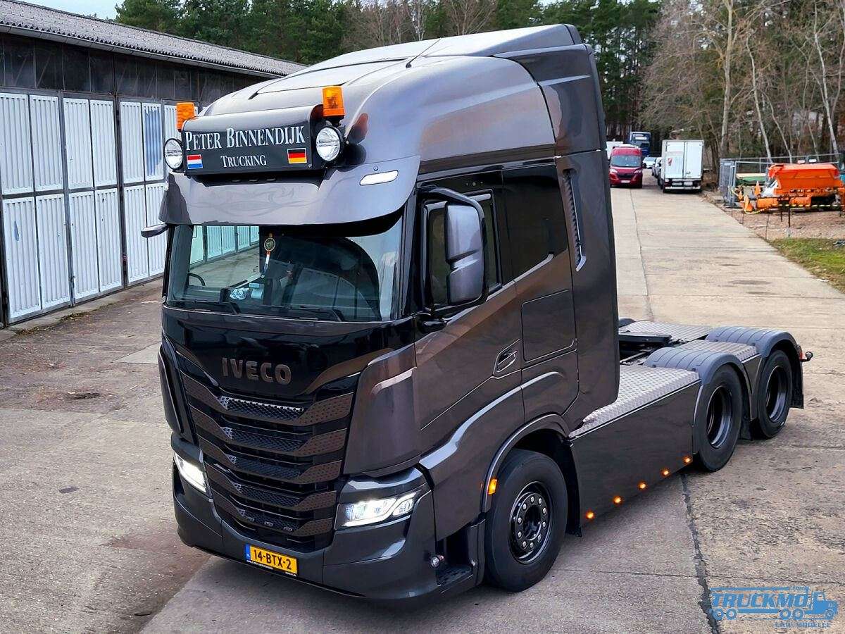 WSI Peter Binnendijk Trucking Iveco S-Way AS High 6x2 Tag Achse 01-4174