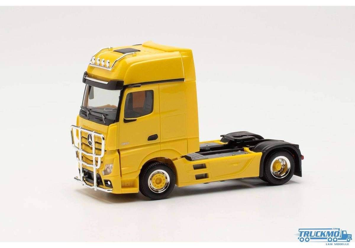 Herpa Mercedes Benz Actros GigaSpace yellow 311533-004