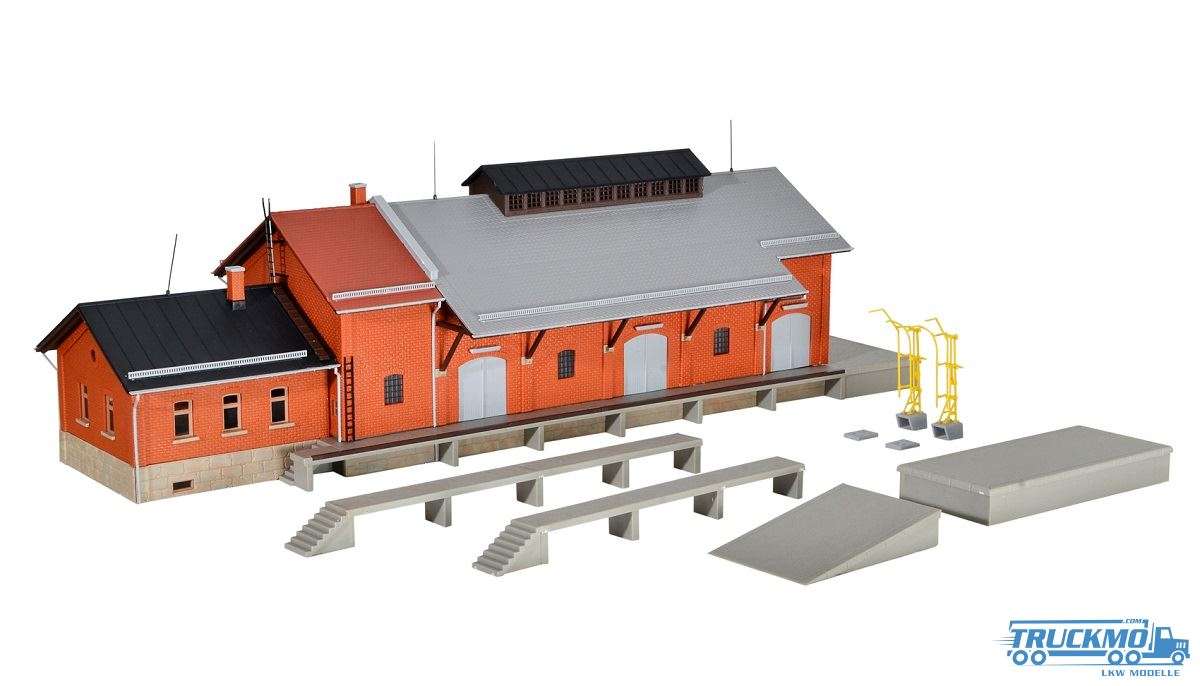 Kibri goods hall with loading gauge and loading ramp 39462