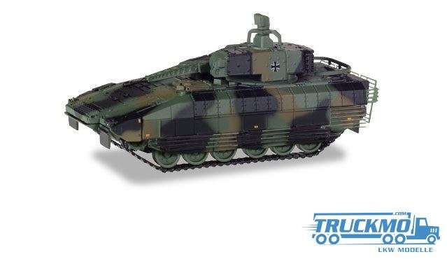 Herpa Military infantry fighting vehicle Puma decorated 745437