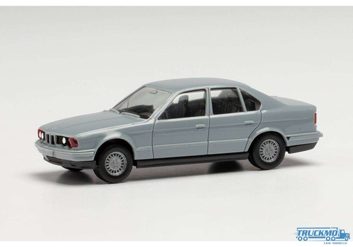 Herpa Minikit BMW 5er E34 light gray 012201-007