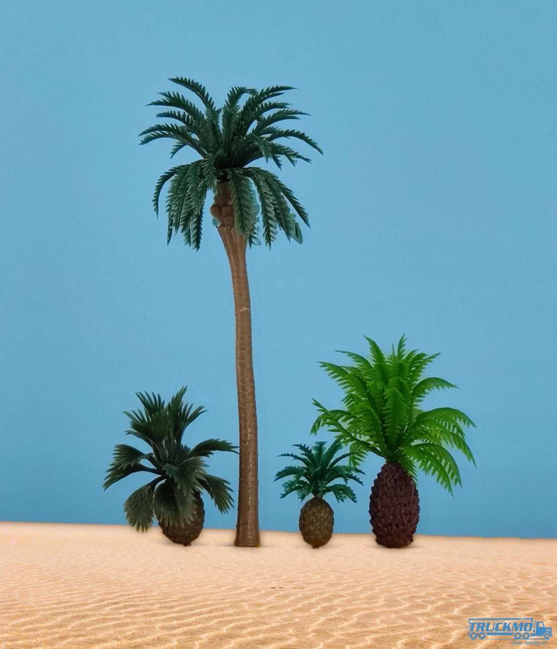 VK models 1 coconut palm 13cm 2 cycads 3 + 4cm 1 low coconut palm 5cm 37007