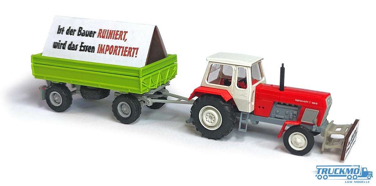 Busch Bauernprotest Traktor with trailer 54202
